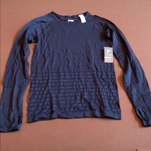 Old Navy active long sleeve shirt NWT